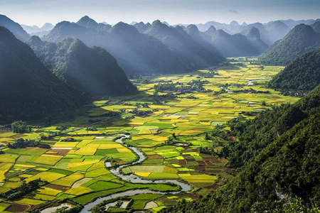 Thung lũng Bắc Sơn (Lạng Sơn, Việt Nam),  ngày 15-7- 2012. (tác giả: Hải Thịnh Hoàng, Việt Nam).